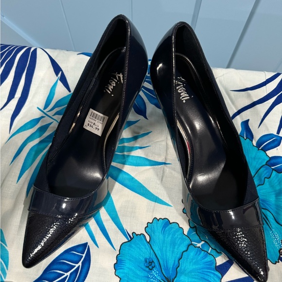 Shoes - Dioni Navy heels size 8 1/2